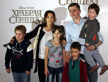 Екатерина Климова и Игорь Петренко с детьми